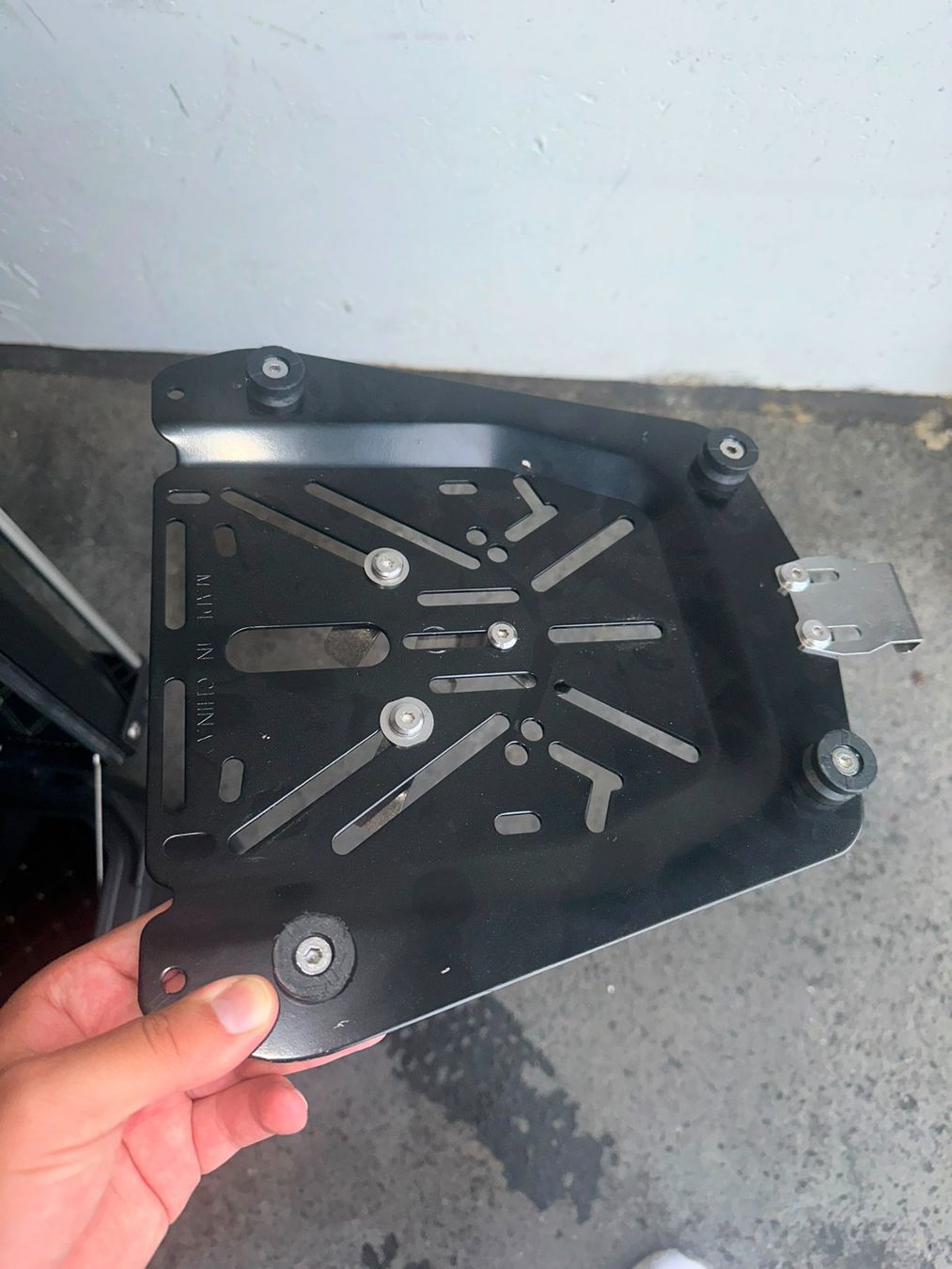 Tutti i ricambio per moto: Motorrad Topcase mit Halteplatte | Schwarz – Usato da Würenlingen venduto da sil_66xg 3