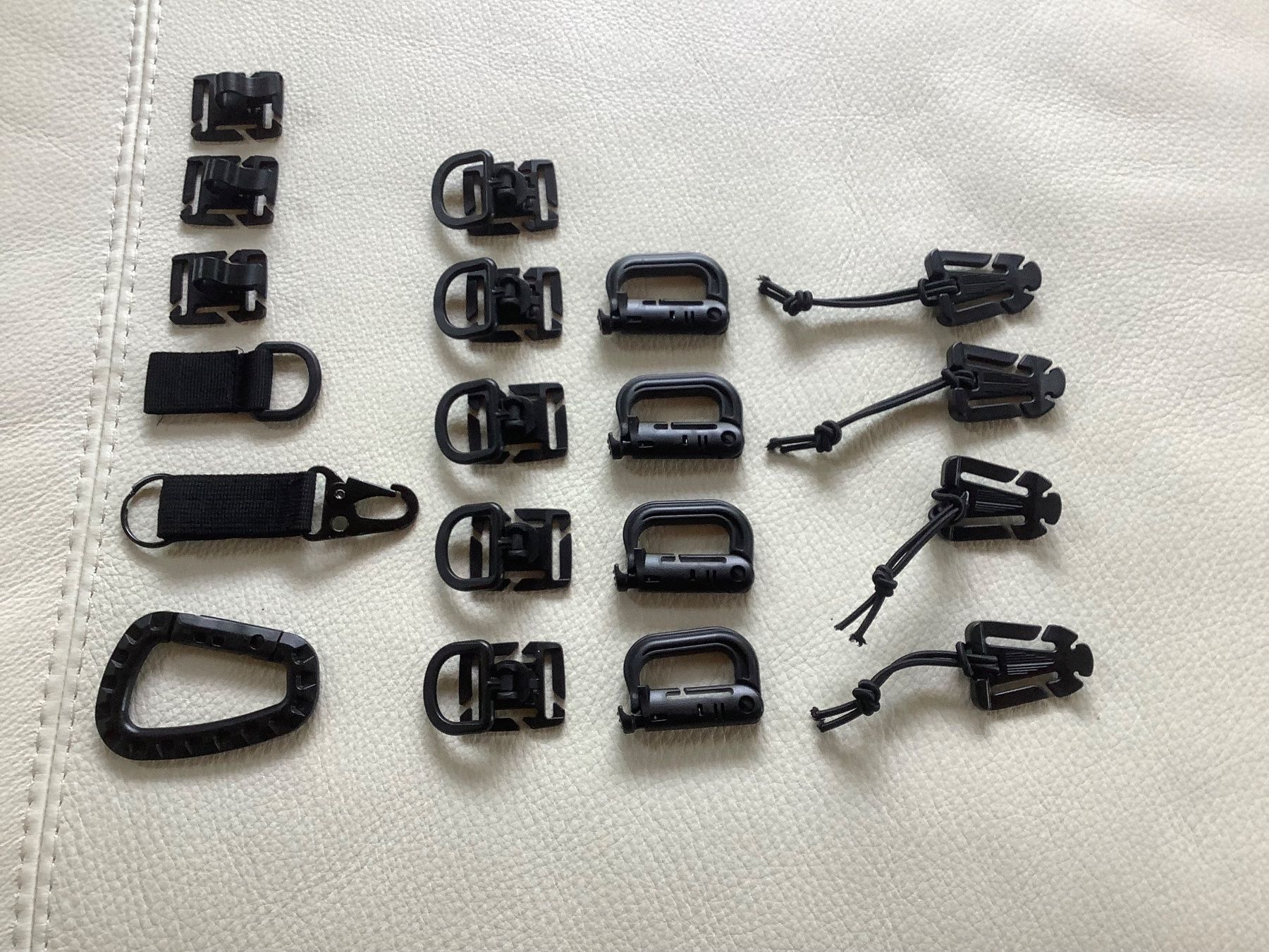 Rucksäcke: Sangle, clips et boucles de sac à dos/de randonnée, noir – Neu und originalverpackt aus Massongex von Nitramas