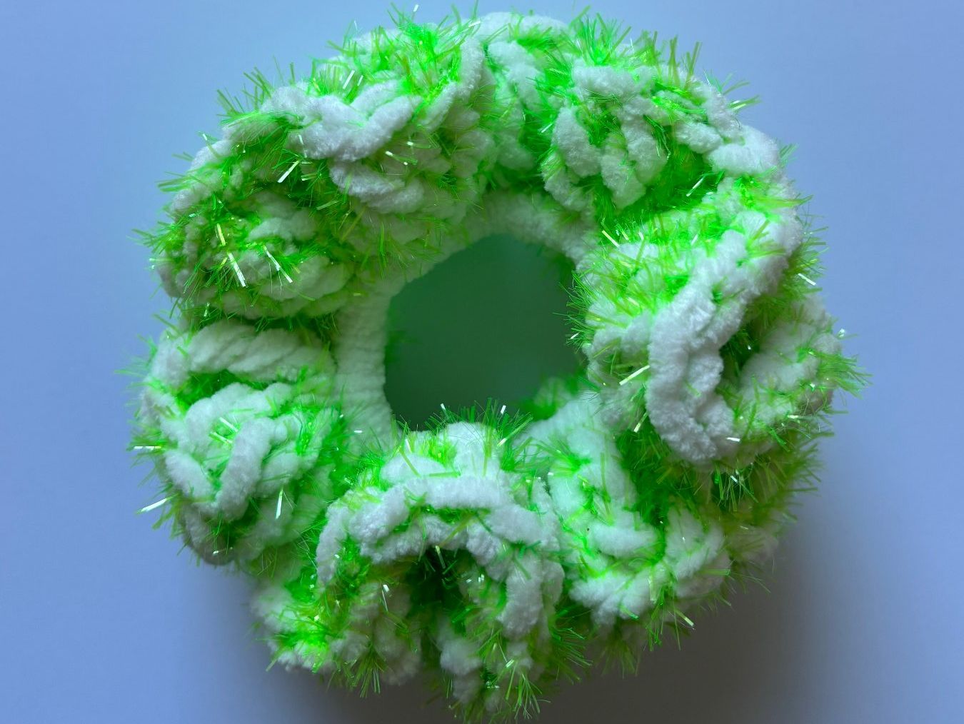 Accessori per capelli: Handmade Crochet Scrunchie – Nuovo (secondo la descrizione) da Bellinzona venduto da bur_bg9l