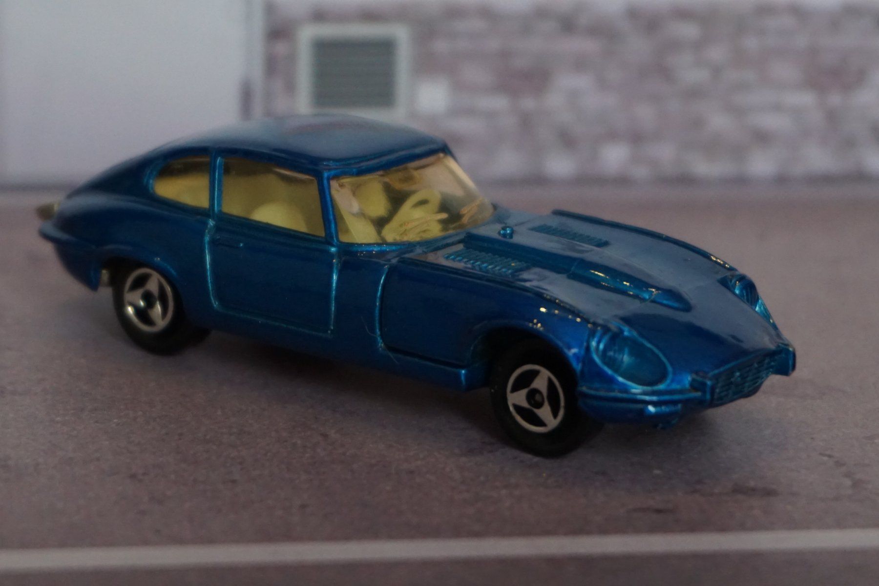 Majorette Modellini d'auto: Majorette Jaguar E V12 KULT TOP !!!!!!!!!!!!!!!!!! – Usato da Reiden venduto da Doppeldecker69