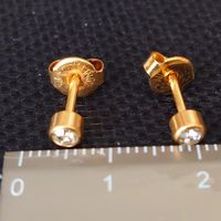 kleine Ohrstecker mit Stein