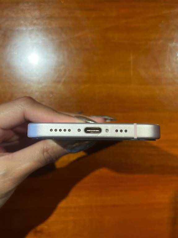 Telefoni cellulari / Smartphones: Iphone 15 Pink 256gb – Usato da Luzern venduto da Nataliajufer 4
