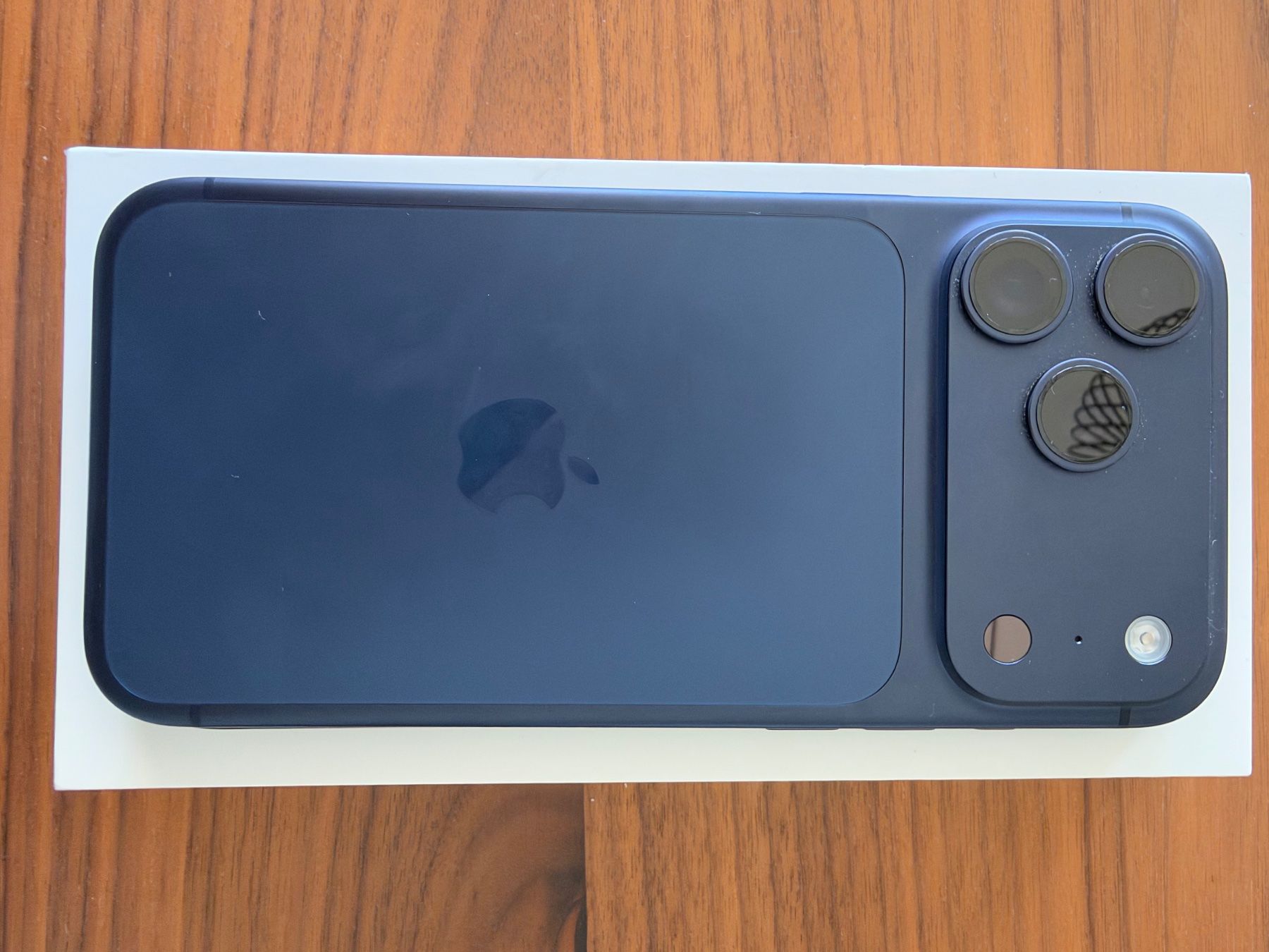 Apple Telefoni cellulari / Smartphones: Apple iPhone 17 Pro Max Blau mit Originalverpackung – Nuovo (secondo la descrizione) da Bad Zurzach venduto da patrick4745g 3