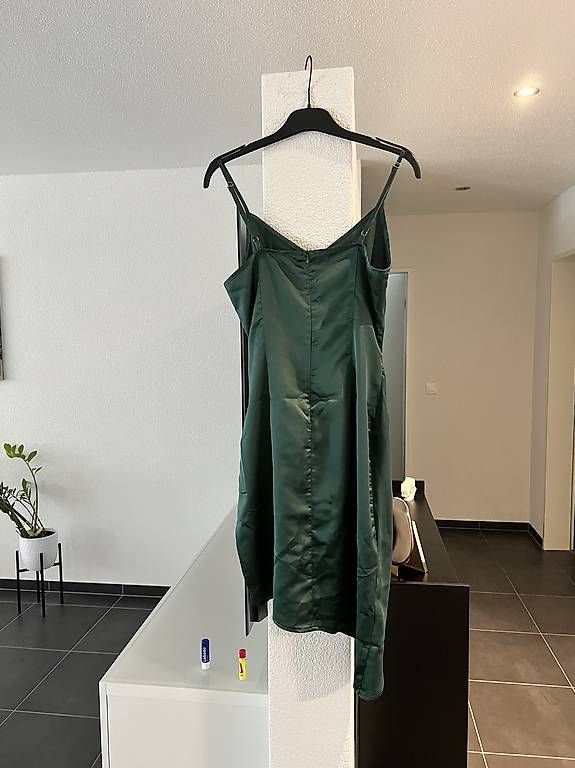 Robes: Kleid Grösse 36 – D'occasion à Bettlach par Swiss-2016 1