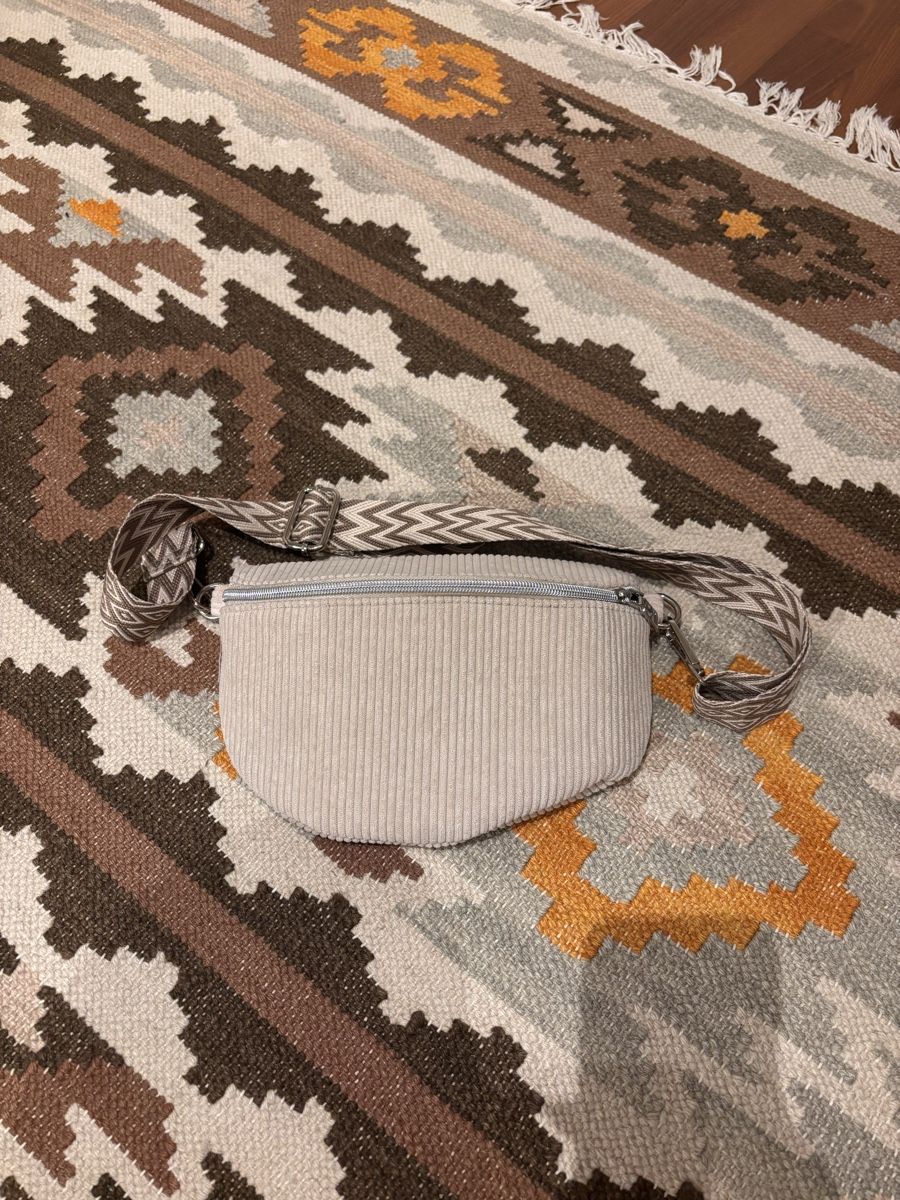 Sacs femmes: Bauchtasche gratis zum Abholen – Neuf (Voir description) à Wallisellen par littlesnail