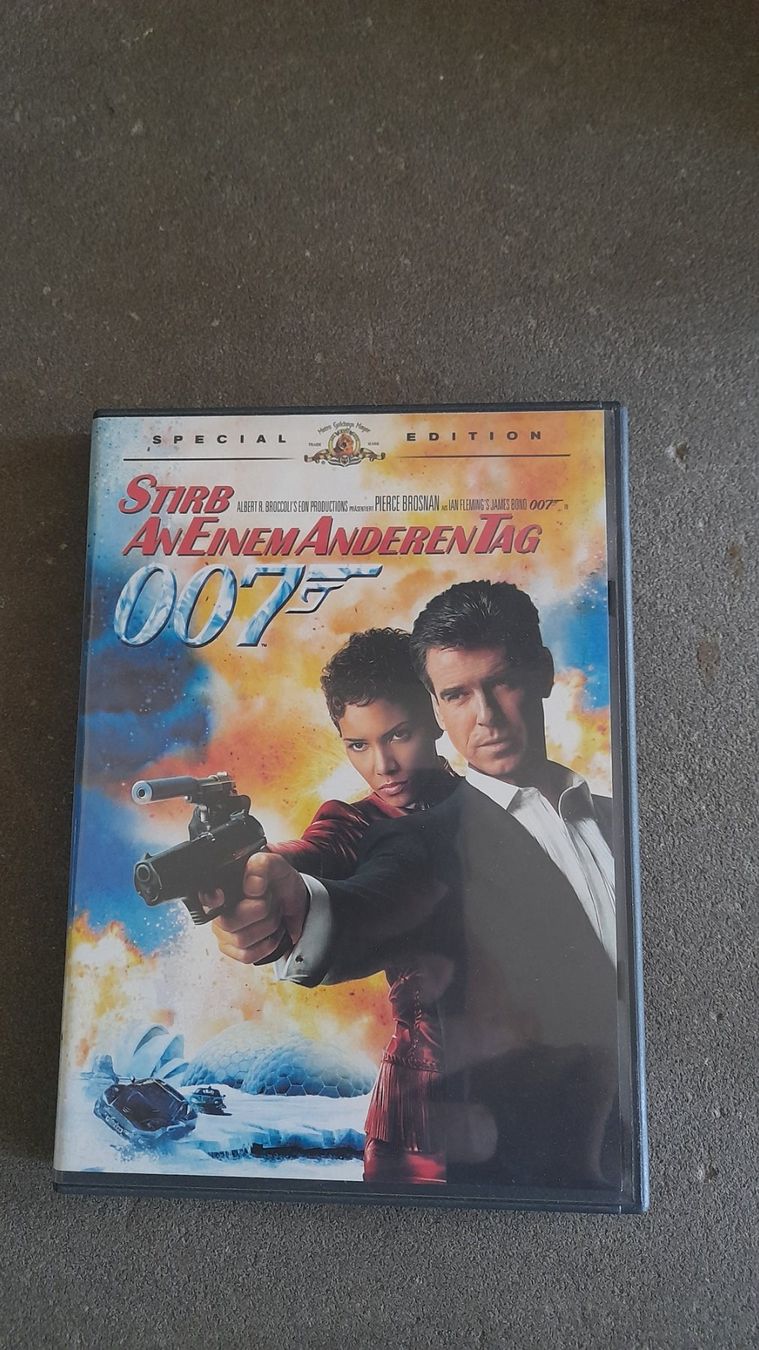 Tutti i DVDs: JAMES BOND   STIRB AN EINEM ANDEREN TAG  DVD – Usato da Wetzikon ZH venduto da Ramones01