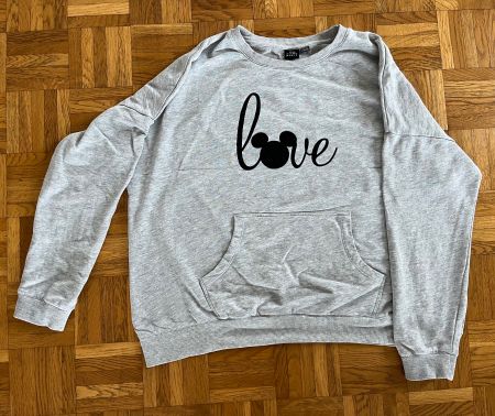 Disney Pullover. Mickey Mouse