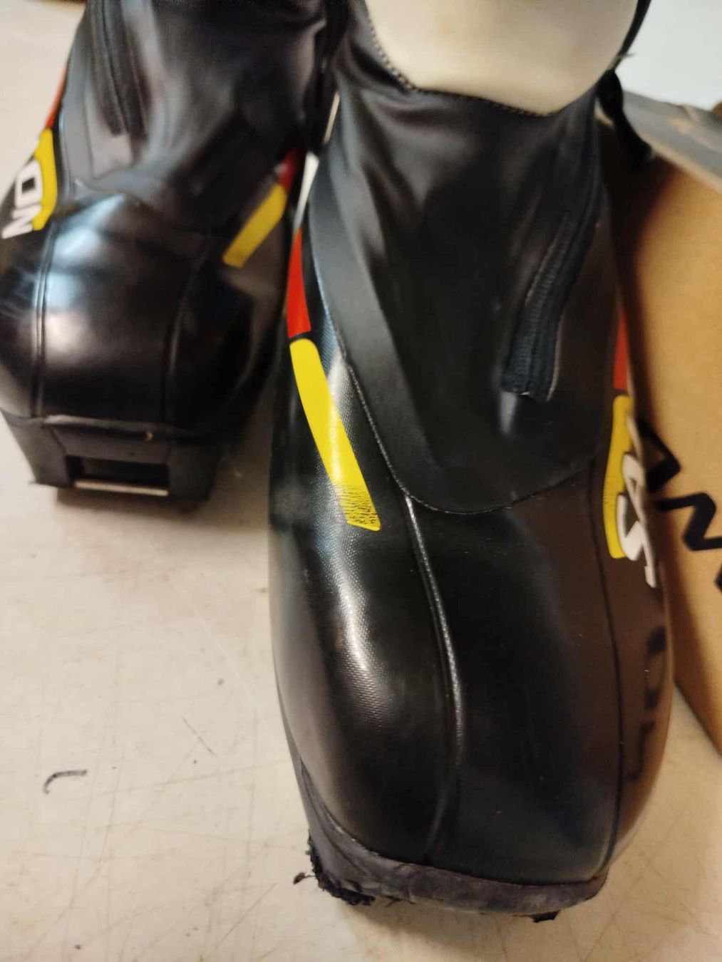 Salomon Herrenschuhe: Chaussures de ski Salomon RS Carbon – Gebraucht aus La Chaux-de-Fonds von Emmaus2300CDF 3