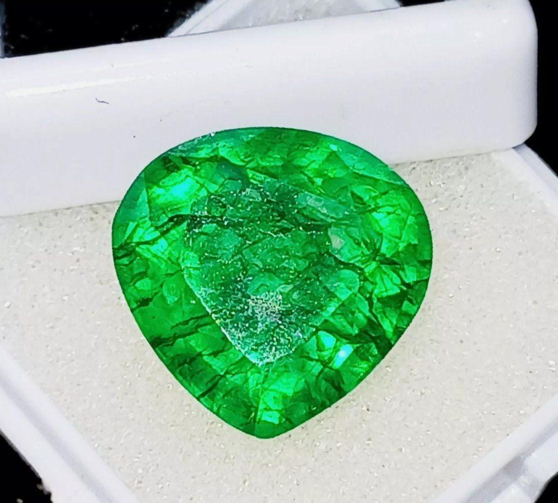 Pietre preziose: 11.90 Ct Certified Loose Gemstone – Nuovo e nell'imballaggio originale da Genève venduto da AWWA 1