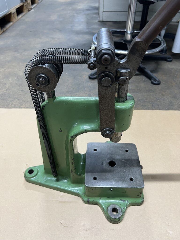 Altro per industria metallurgica: Handpresse – Usato da Zuchwil venduto da dragosmd-maschinen 2