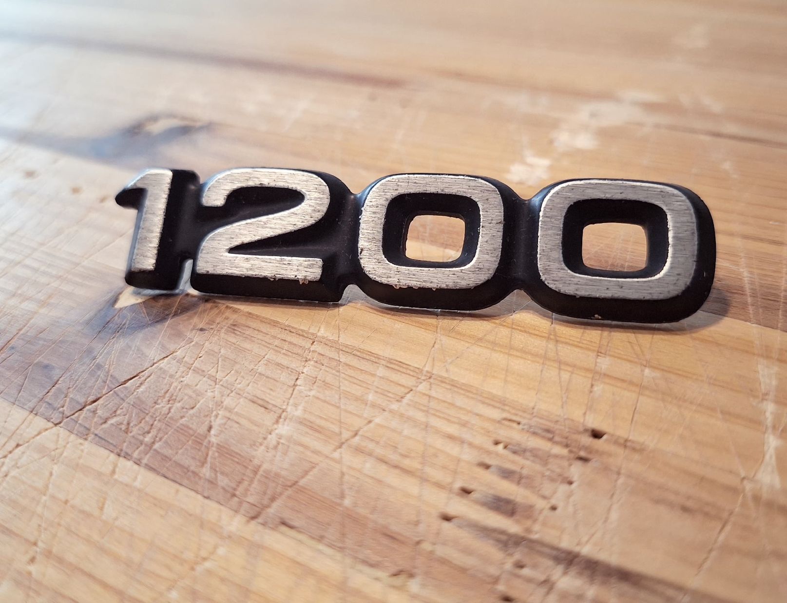 Opel Tutti pezzi di ricambio auto: Opel ,,1200" Oldtimer Emblem – Usato da Triesen venduto da BLACKSHEEP75 1