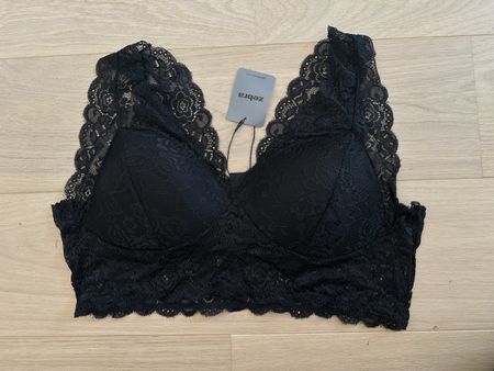 Magnifique brassière taille XXL en dentelle noire fleurs ave