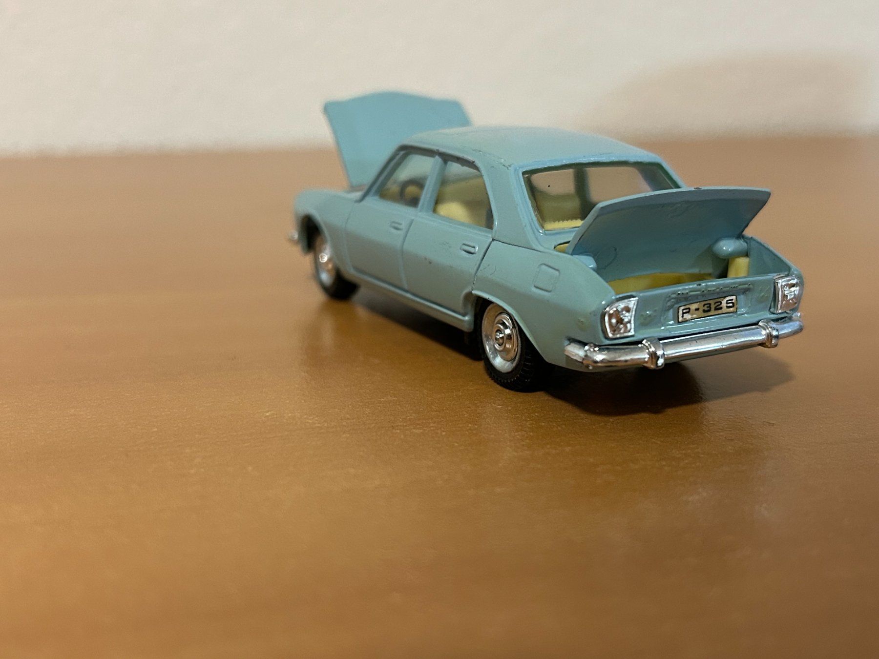 Peugeot Modellini d'auto: Peugeot 504 Pilen 1:43 – Usato da Schafisheim venduto da Ducati57 6