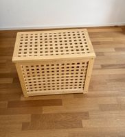 Holztruhe mit Gittermuster 