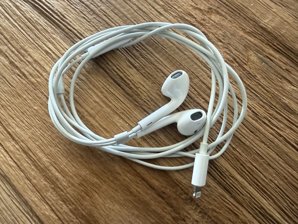 Cuffie: Original Apple EarPods mit Lightning Anschluss, Top! – Usato da Einsiedeln venduto da rimoco