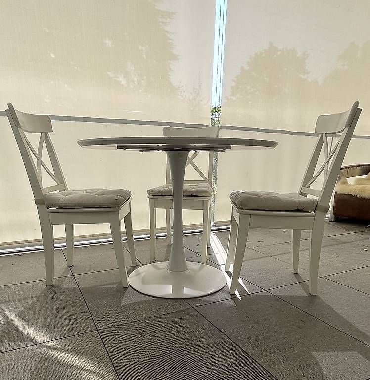 Set de table et chaises: Table ronde et ses 4 chaises  – D'occasion à Pully par friporte11 2