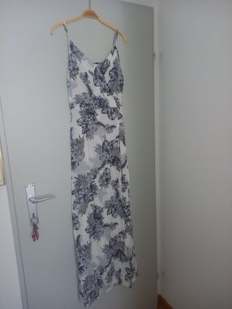 Sommerkleid mit Blumenmuster schwarz/weiss 100% Viscose