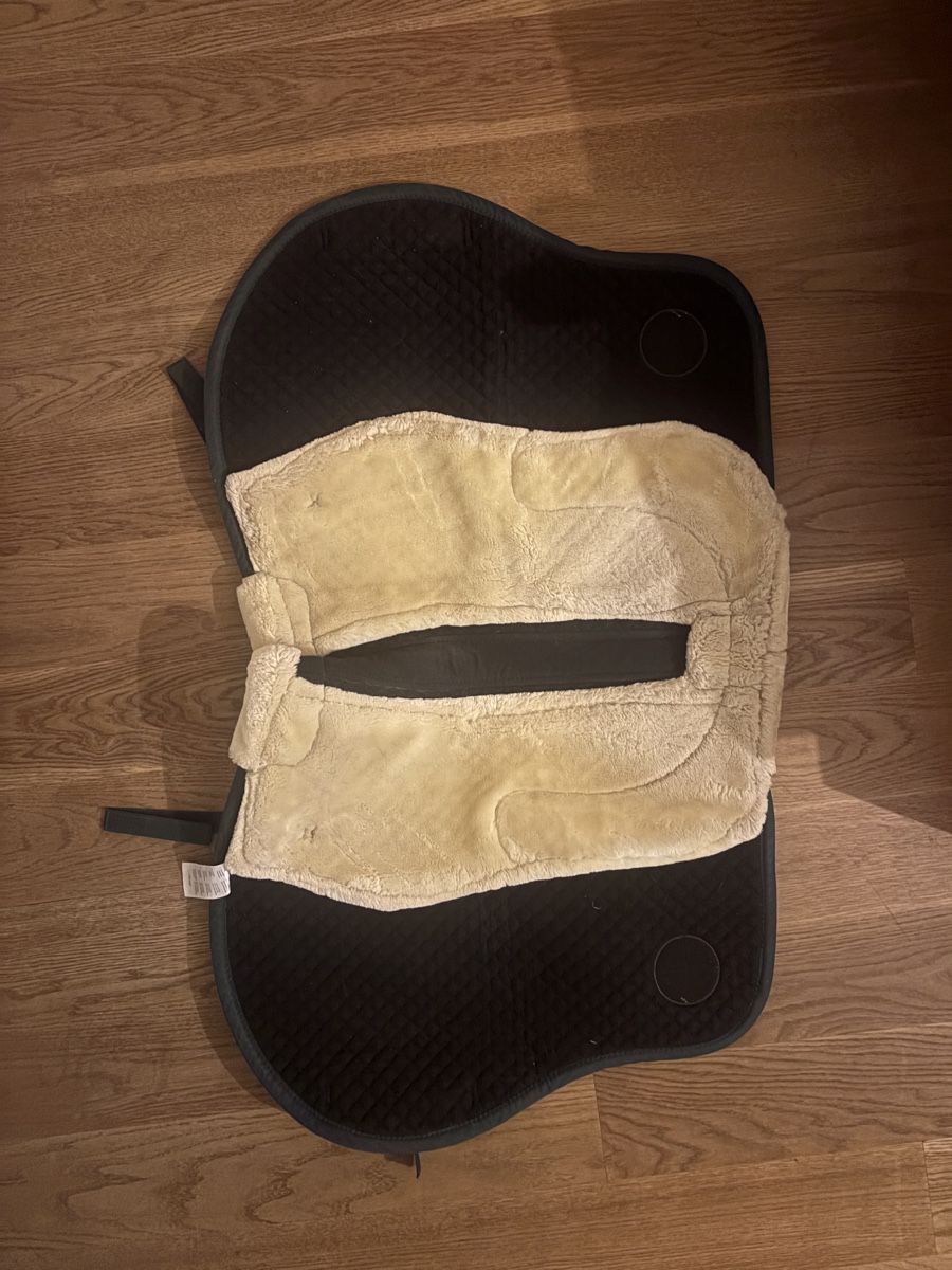 Felix Bühler Coperte & Accessori: Satteldecke dunkelgrün mit Lammfell  – Usato da Uitikon Waldegg venduto da Zwergli3 1