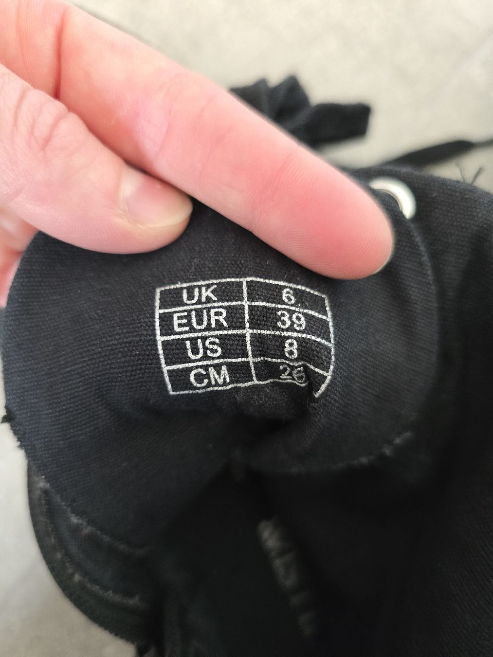 Killstar Scarpe da uomo: High Top Sneaker Schwarz mit Nieten – Usato da Rikon im Tösstal venduto da Daava 4