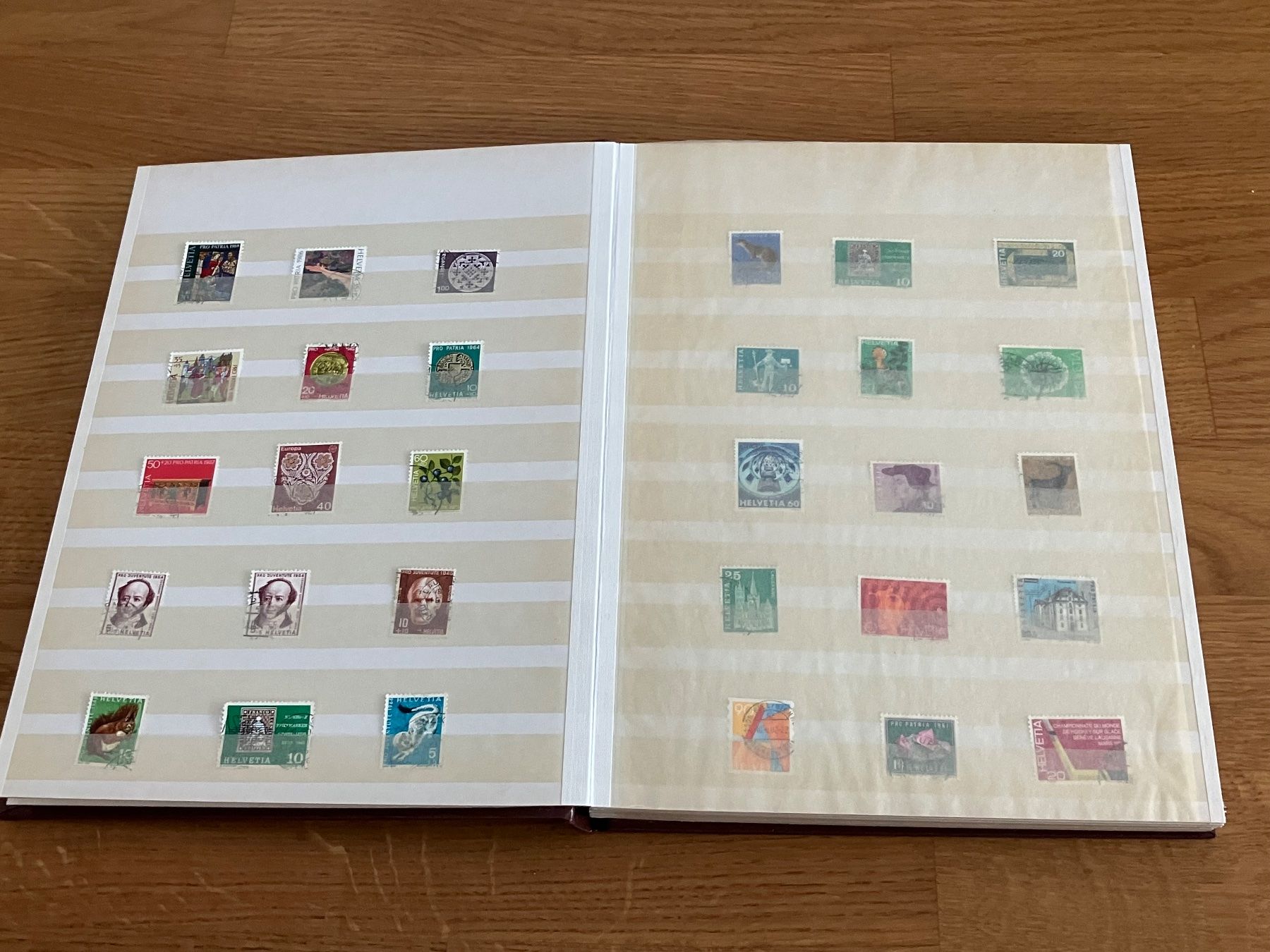 Tutti i francobolli: Schweiz  album  32 seiten – Usato da Riehen venduto da vernizi 1