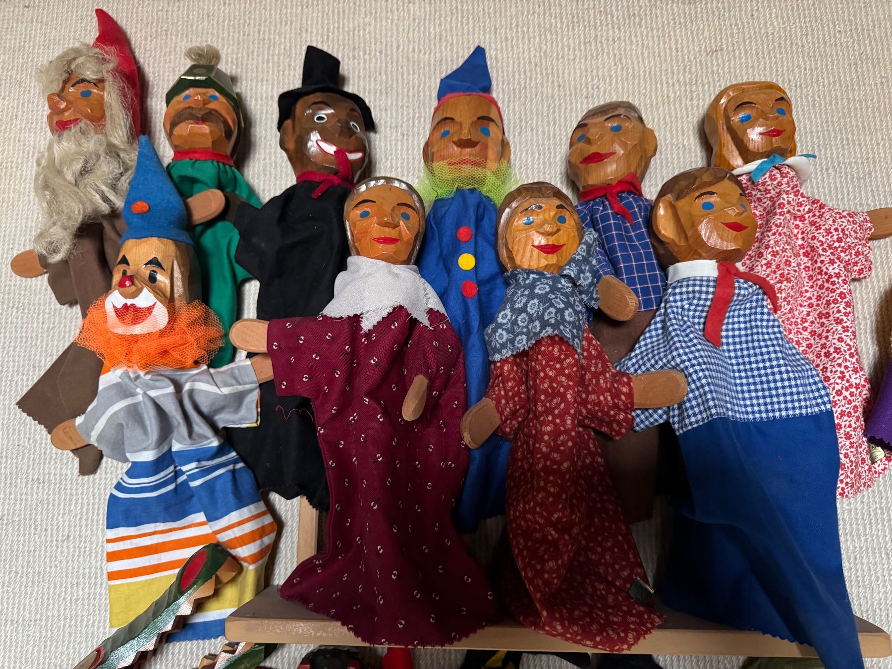 Statuette: 21 handgeschnitzte DECOR Handpuppen mit Theater – Usato da Zürich venduto da azi_93g1 2