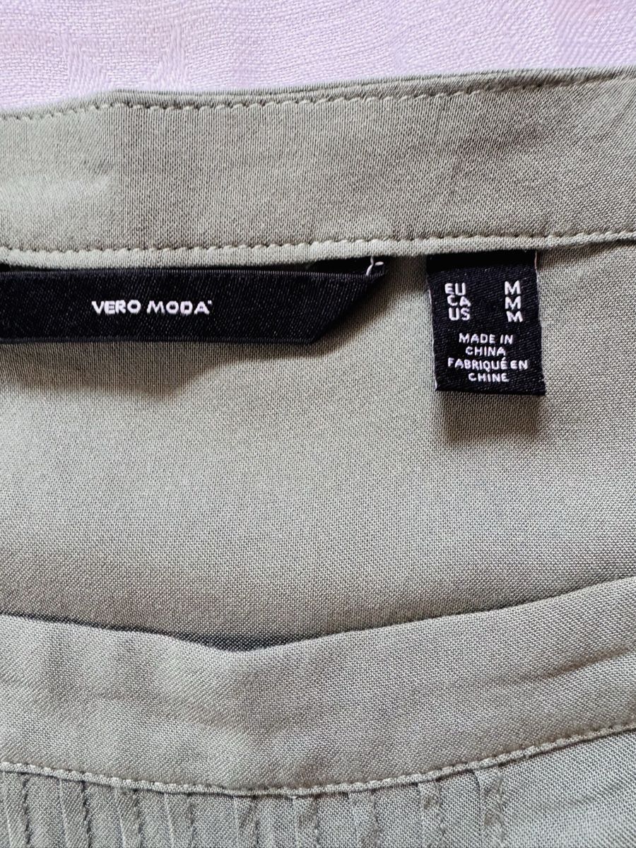Vero Moda Tops: Blouse Vero Moda – taille M – vert olive – Gebraucht aus Ballaigues von stef1972 1