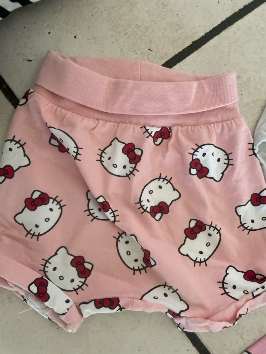 Hello Kitty Lotti & Set di vestiti: H&M Hello Kitty Sommer Set Gr. 62  4-teilig – Nuovo (secondo la descrizione) da Obergerlafingen venduto da cabo4 2