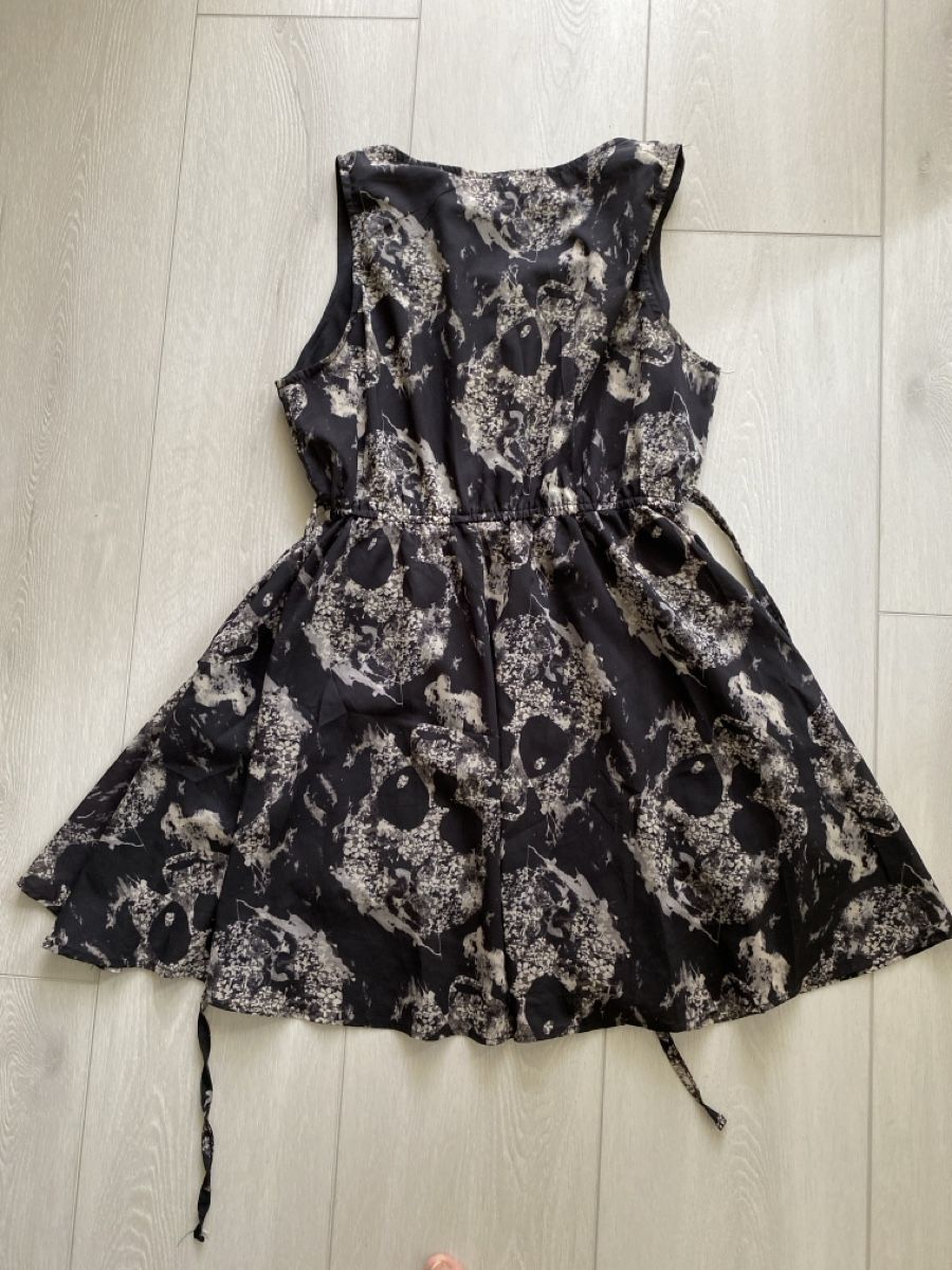 Vestiti: Kleid Gr.M(siehe Mass) – Usato da Strengelbach venduto da Bycy 4