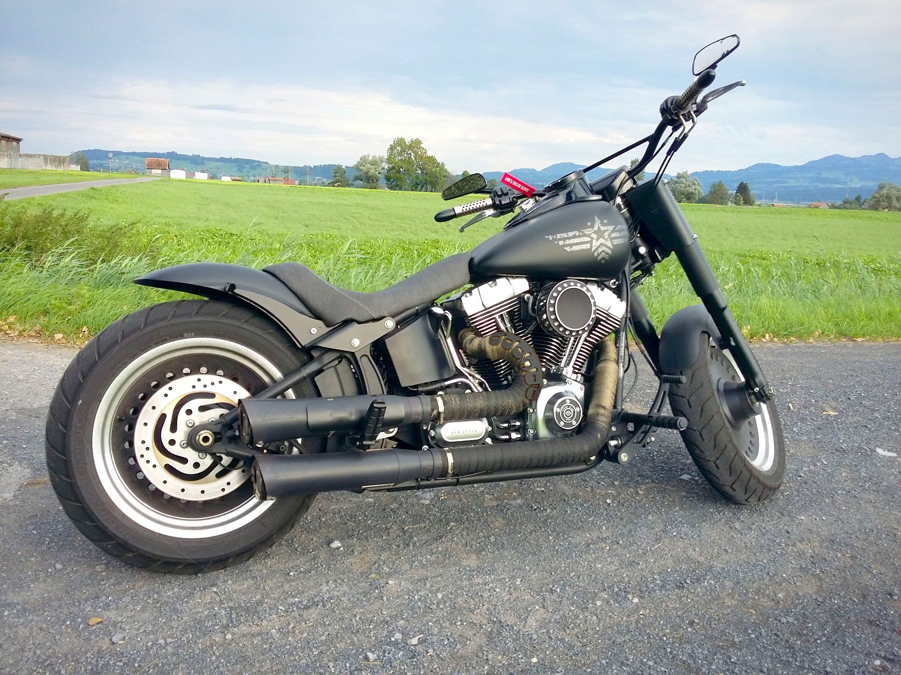 Harley-Davidson Chopper: Custom Harley, Fat Boy Special mit ABS, schwarz matt – Gebraucht aus Reichenburg von Vasquez27 1