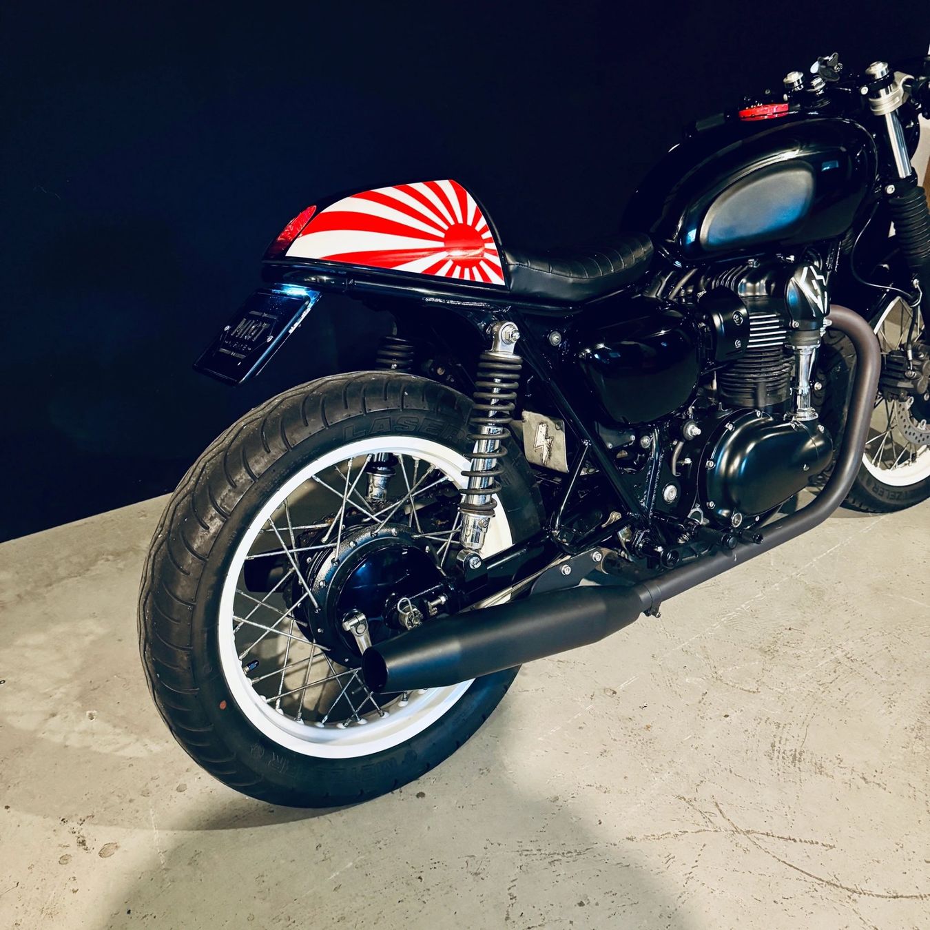 Kawasaki Strada: KAWASAKI W 800 - Einzigartiger W800 Cafe Racer – Usato da Oberhofen Thun'see venduto da -MIOT- 4