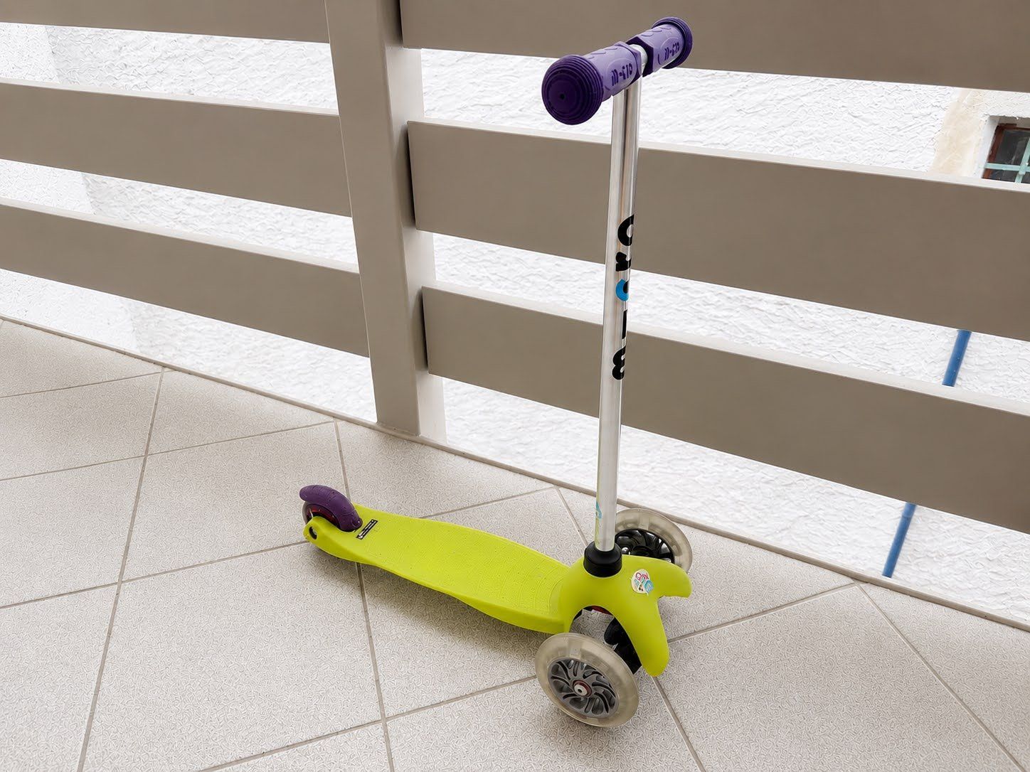 Micro Kickboard: Trottinette Micro Mini 3-en-1 Classic LED – D'occasion à Neuchatel par breadbox