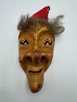 Alte, handgeschnitzte Holzmaske