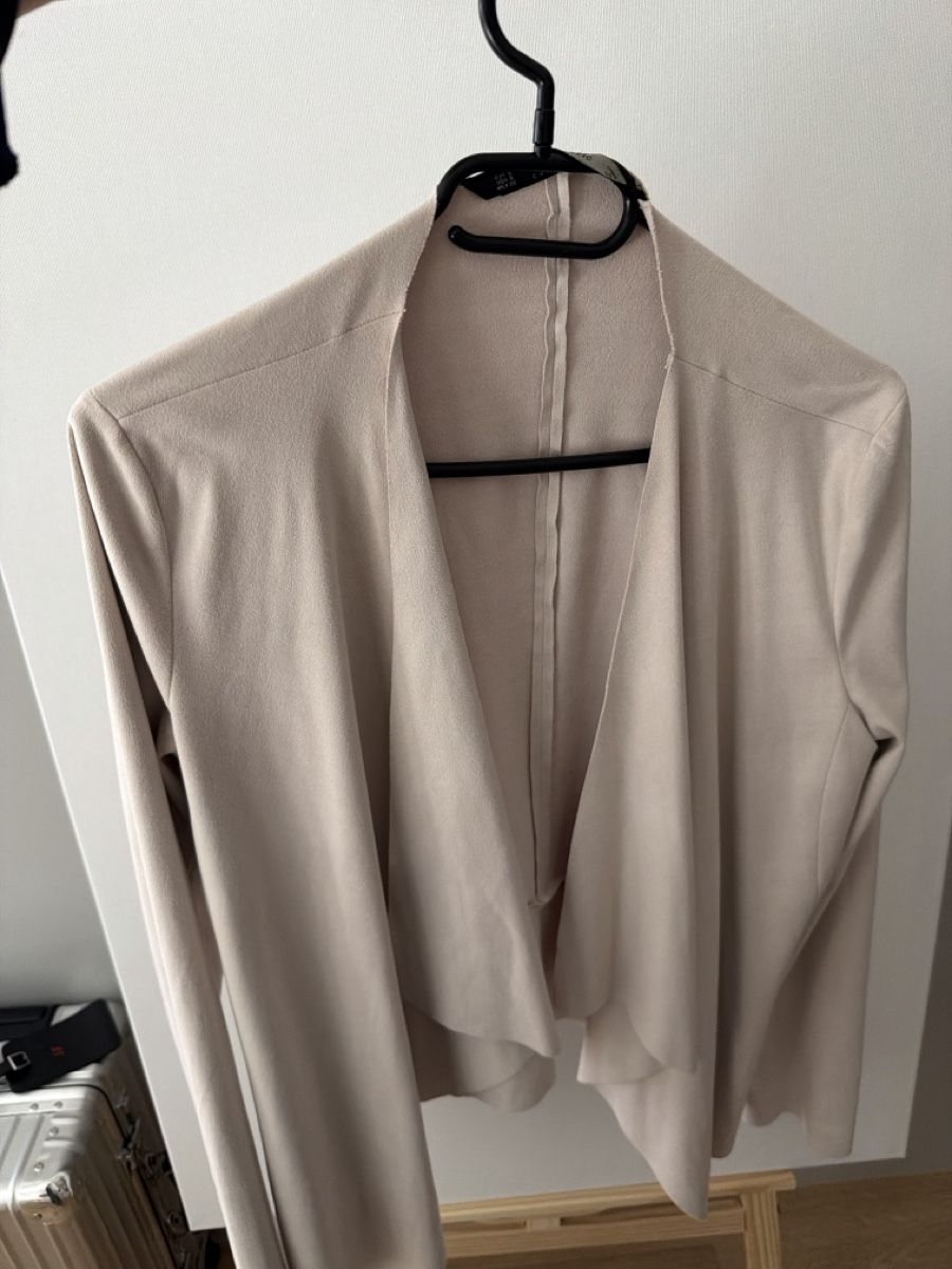 Zara Giacche: Veste fluide Zara beige – Usato da Adliswil venduto da jas_5s8n