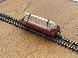 e1738: Güterwagen beladen, Echtholz handgefertig (Spur N)