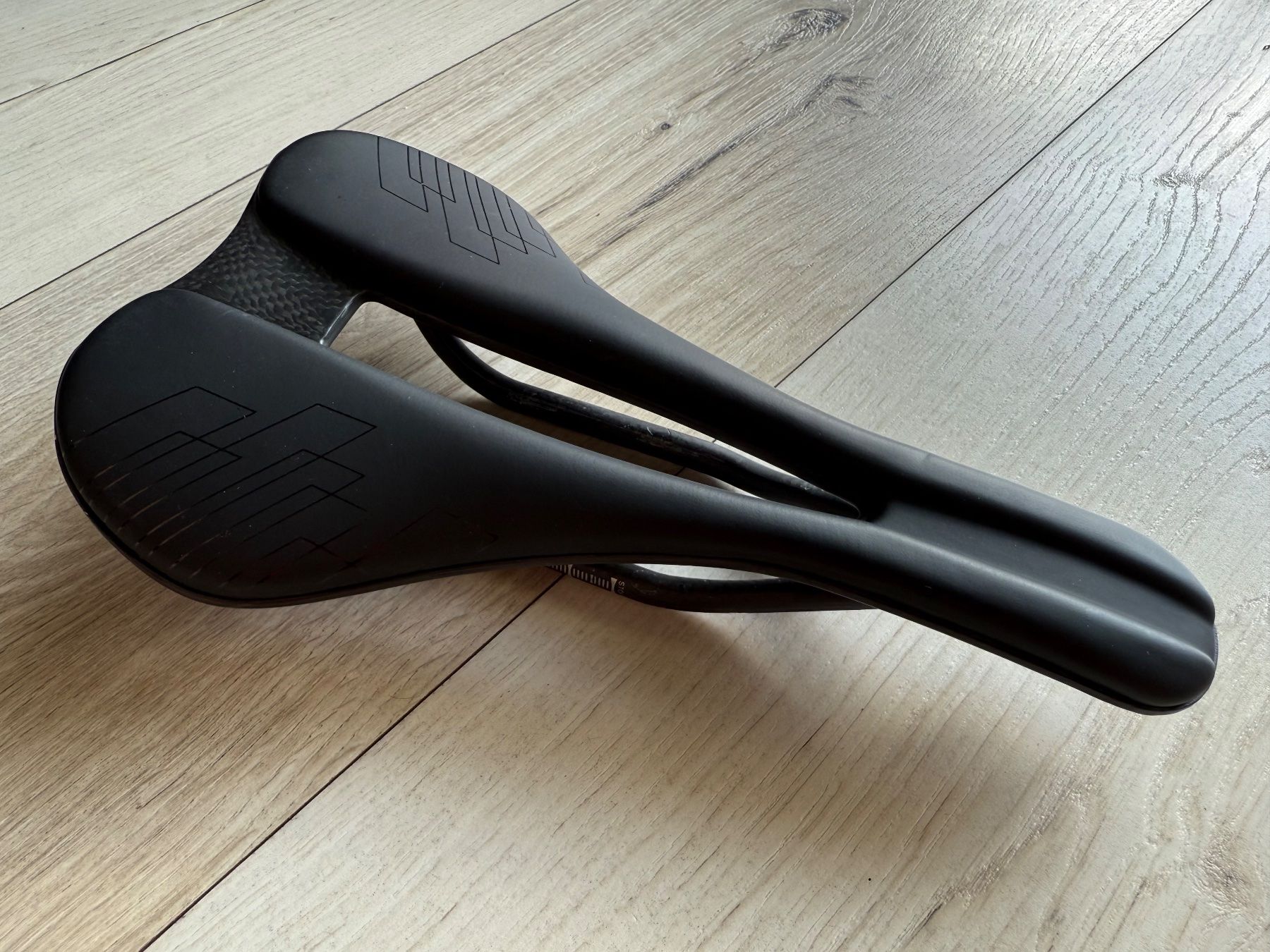 Ersatzteile: Carbon Velosattel 240x140 105g – Gebraucht aus Leysin von awo_cm7y