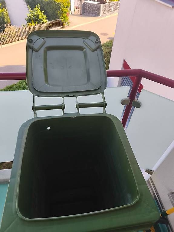 Altro per Ufficio & Commercio: Gartencontainer 140 Liter mit Räder – Usato da Rheinfelden venduto da scirocc0 1