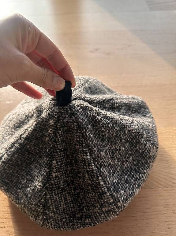Hüte, Mützen & Caps: Kariertes Beret – Gebraucht aus Pfäffikon SZ von JasminS. 1