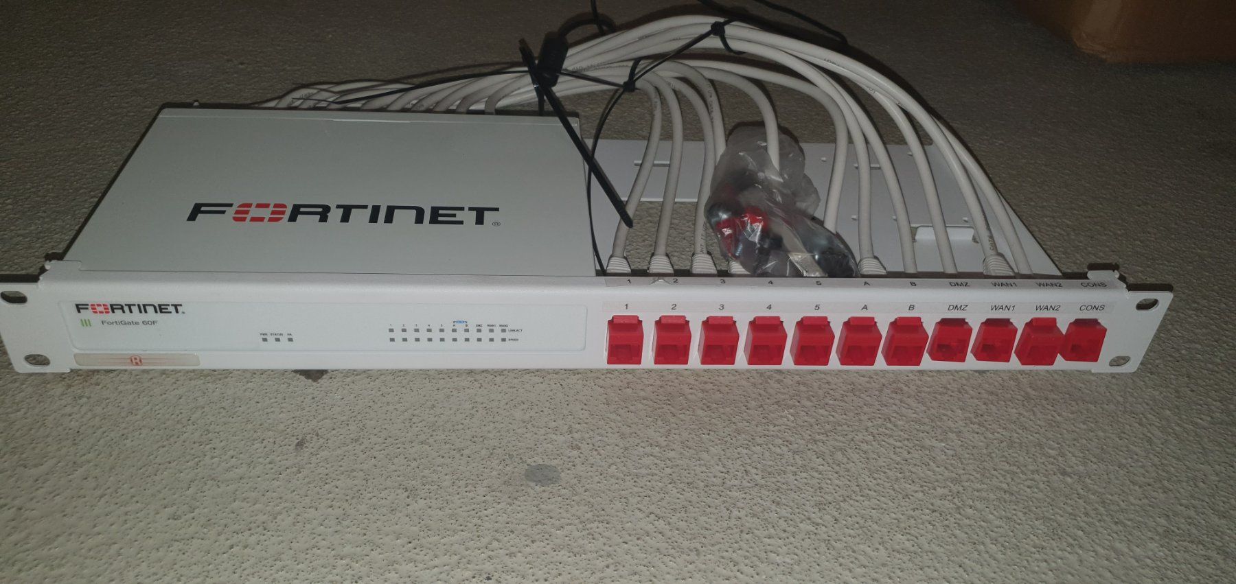 Fortinet Firewall: Fortinet FortiGate 60F (FG-60F) Firewall mit Rackmount – Gebraucht aus Zürich von inf_nd8d