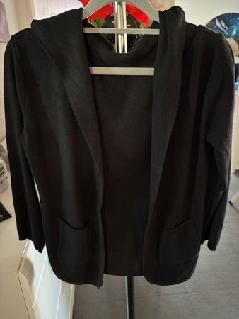 Strickjacke mit Kapuze schwarz Grösse S gebraucht