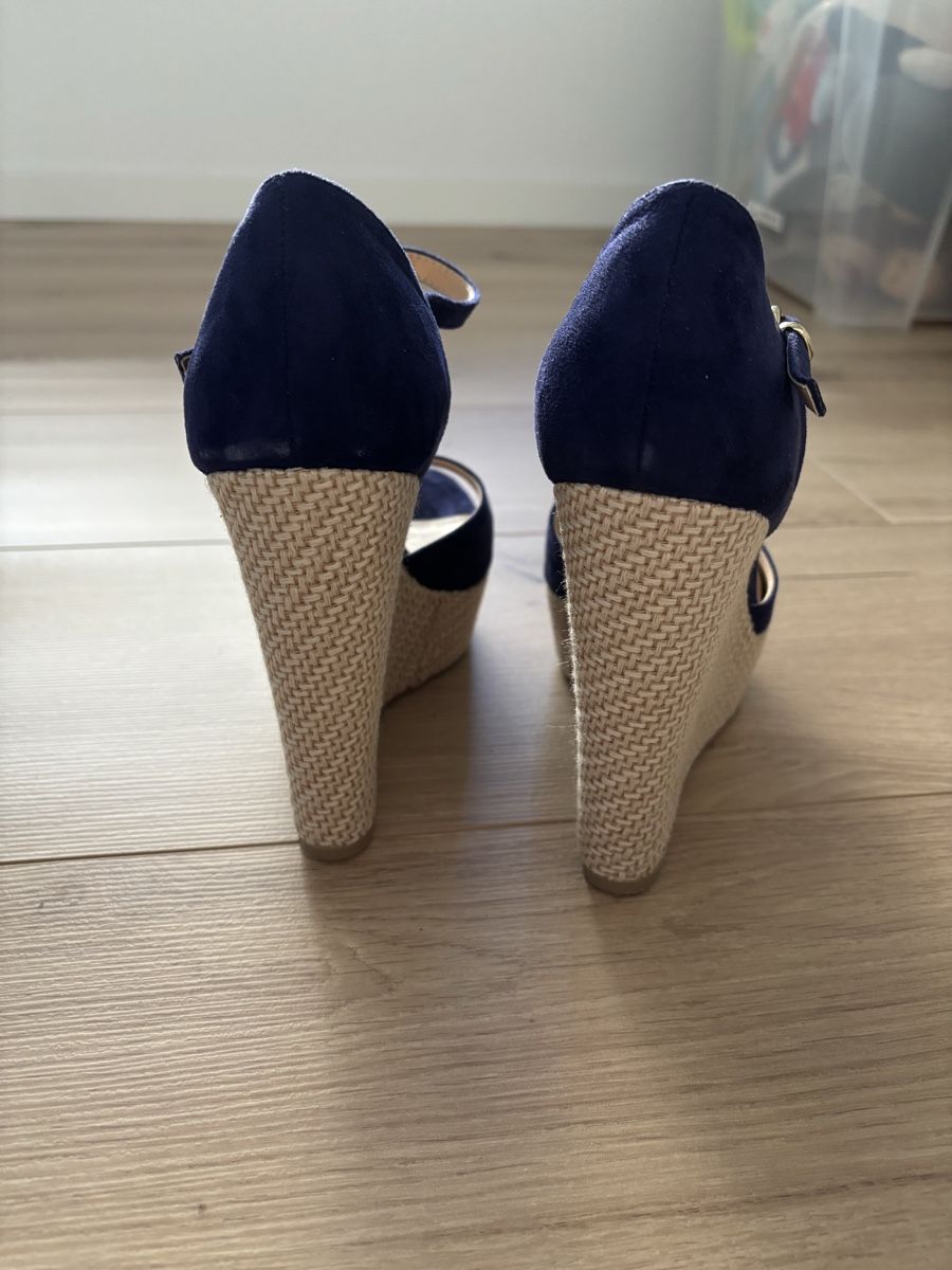Damenschuhe: Sandales compensées Bata – Gebraucht aus Les Bioux von Tonio9396 2