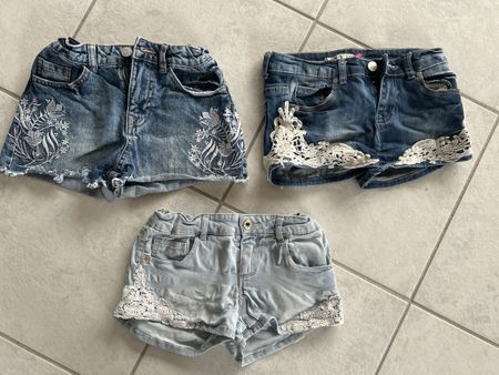 Hose / Hotpants Gr 140