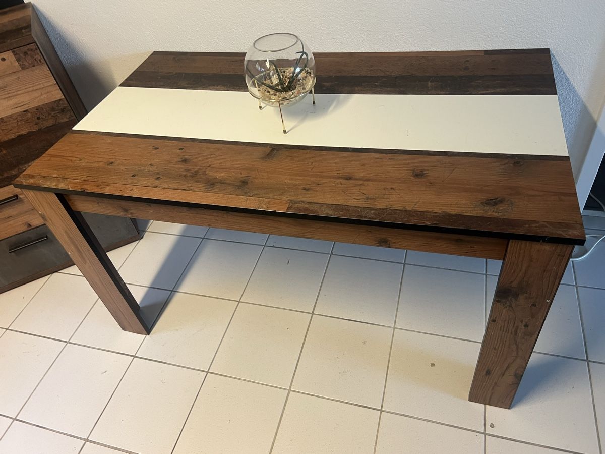 Set di tavolo e panche: 2 Tables - et un meuble uni comme neug – Usato da Ponthaux venduto da Hello-Fribourg1700 2