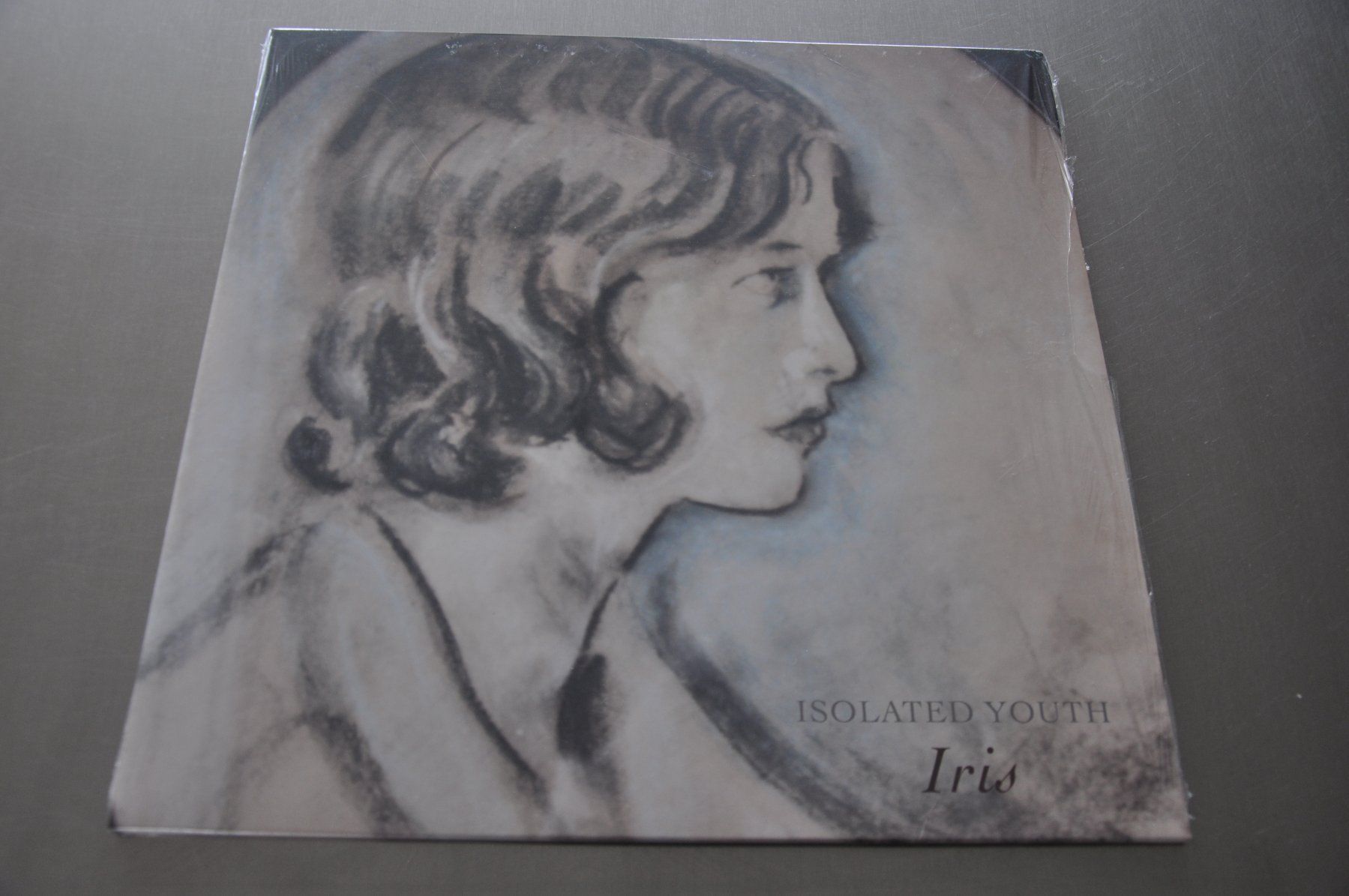 Dischi in vinile: ISOLATED YOUTH 12 IRIS - COLD WAVE - GLAM ROCK – Nuovo (secondo la descrizione) da Sion venduto da jaipur1401