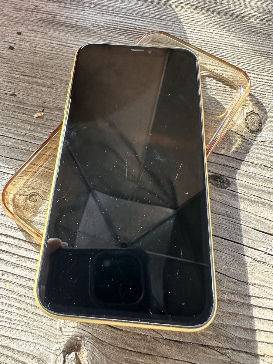 Apple Handys / Smartphones: Iphone 11, 128 GB in Gelb – Gebraucht aus Zihlschlacht von BlacCK_Cat 7
