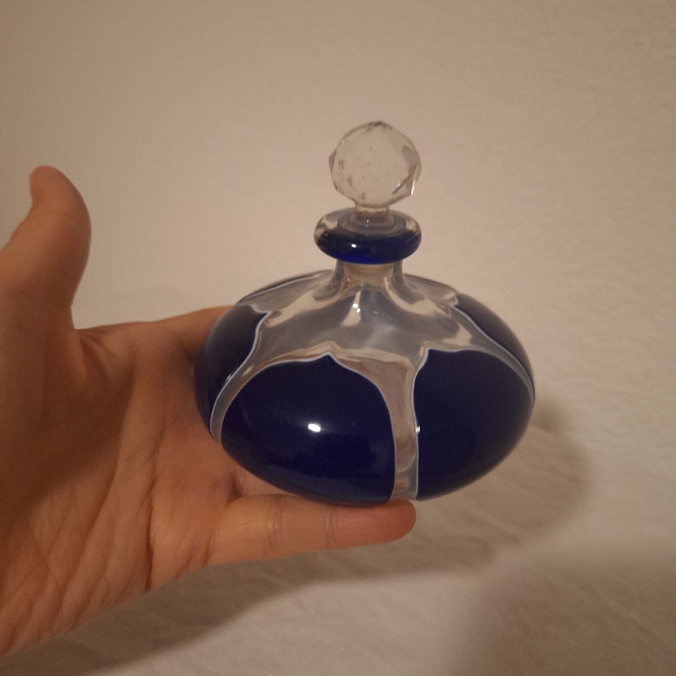 Flaconi: Versand möglich.  Schöner Glas Flakon, Flakon, Parfum – Usato da Winterthur venduto da Goldpipau 1