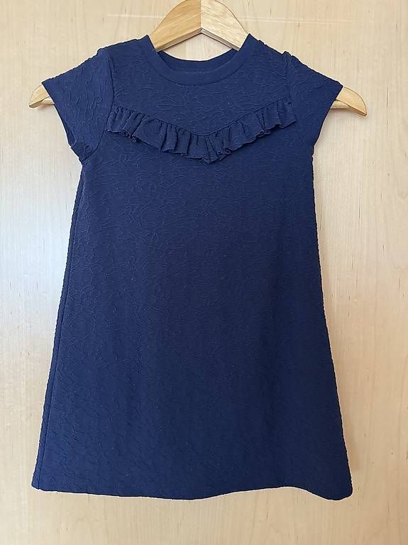 Lotti & Set di vestiti: Kleider 110 / 116 Set 5 Stück Kleid – Usato da Eiken venduto da olegiko