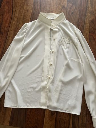 Bluse Sommermann Grösse M weiss bestickt mit Perlen