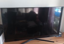Samsung- 60 Zoll 4K UHD Smart TV mit HDR