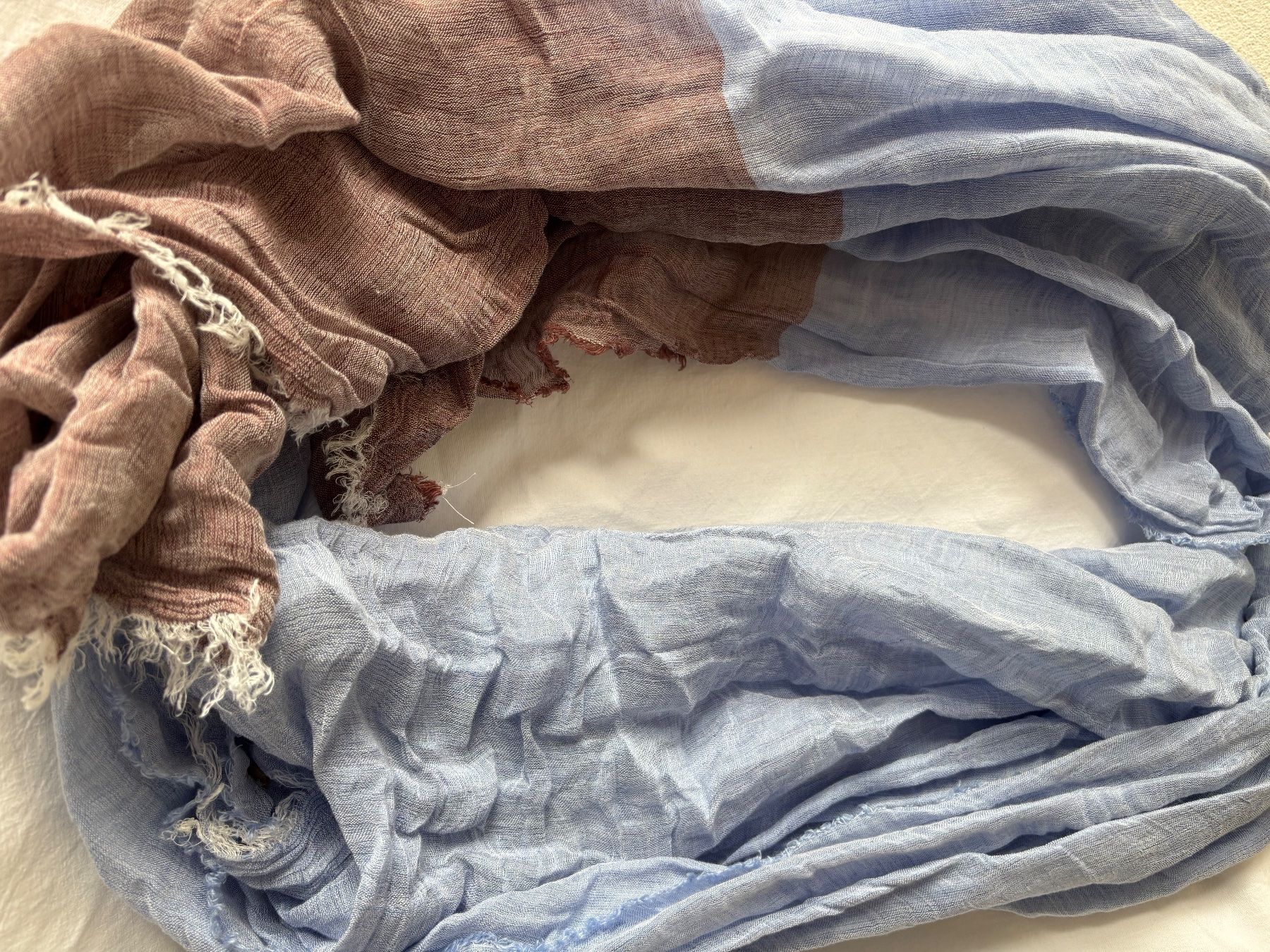 Foulard & Sciarpe: Grosser Schal von Esprit – Nuovo e nell'imballaggio originale da Wald AR venduto da bertli00