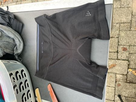 Craft Sportrock mit Innenhose schwarz guter Zustand